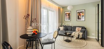 Widokowy apartament z tarasem w sercu woli