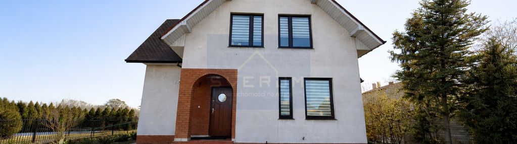 Dom z fotowoltaiką w spokojnej okolicy