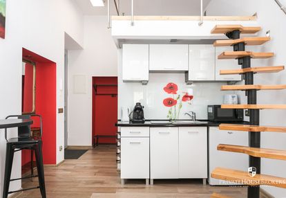 Funkcjonalne studio w centrum kazimierza