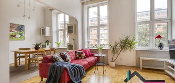 Przedwojenna kamienica po renowacji, wysokie!