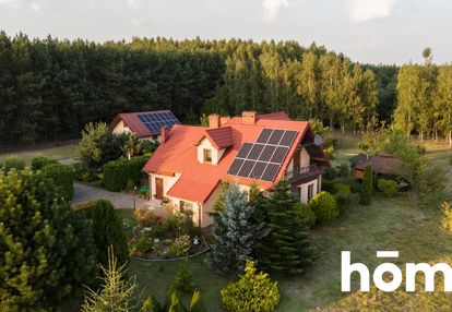 Dom z wolnostojącym garażem w spokojnej okolicy