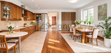 Atrakcyjny dom w centrum piaseczna