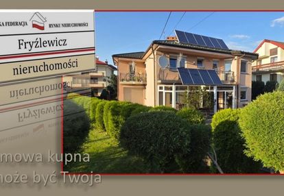 Nowy sącz, budynek z dużym parkingiem
