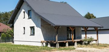 Na sprzedaż dom z dużym garażem!