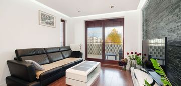 Przestronne, komfortowe mieszkanie w łomiankach.