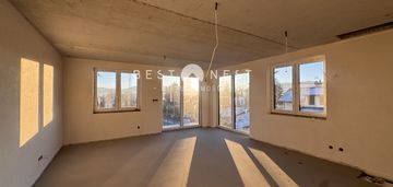 Nowe mieszkania blisko lotniska, budynek z windą