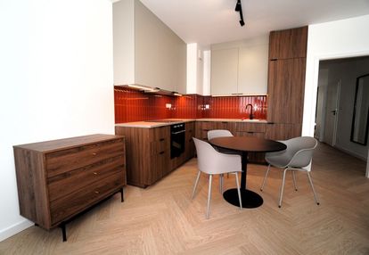 3pk | metro | świeżo wykończone | wysokie piętro