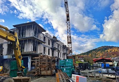 Apartament (48 m2) z rogowym balkonem i garażem