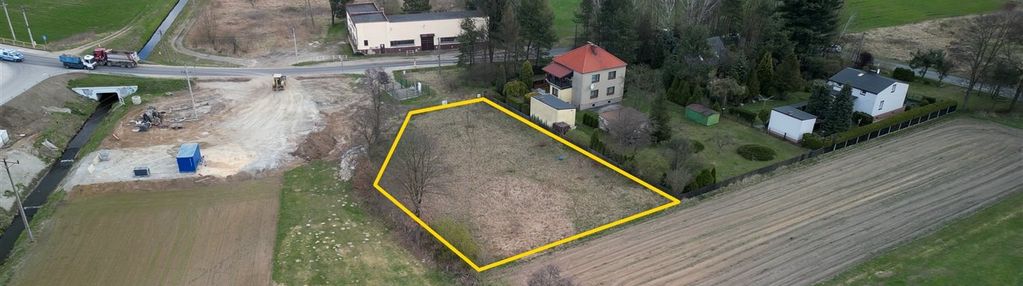 Działka pod zabudowę mieszkaniowo - usługową