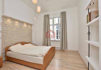 Przestronne 2 pok. mieszkanie + kuchnia w centrum!