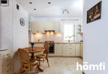 4pok| targówek mieszkaniowy| przy metrze| schowek