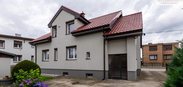 Dwa mieszkania w jednym budynku z działką