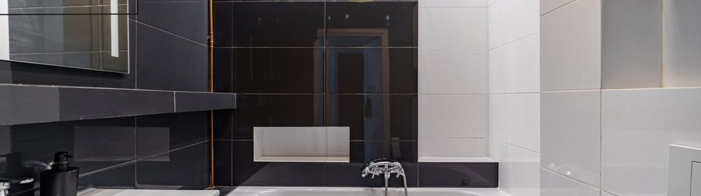 Kameralny, 2-piętrowy blok obok kampinosa