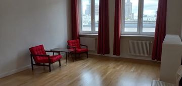 2-pokojowe mieszkanie z widokiem na pałac kultury.