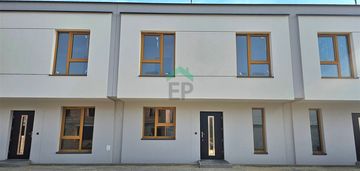 Dom w zabudowie szeregowej z ogródkiem