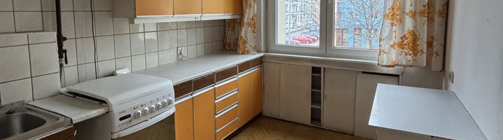 Duży balkon | 1sze piętro | centrum | do remontu