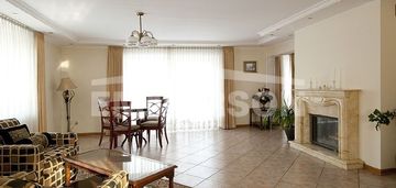 Dom wolnostojący w konstancinie jeziornie