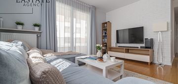 Trójstronne i oddzielna kuchnia i