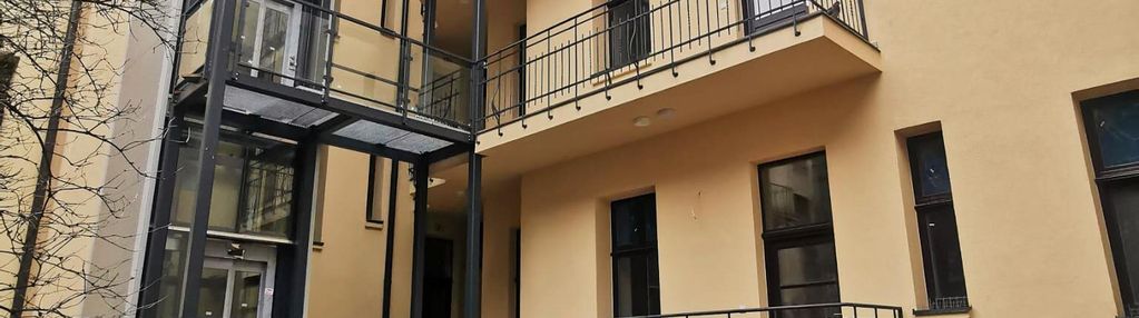 Wyremontowana kamienica z oszkloną windą