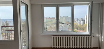 46m2 z balkonem i  przestrzenią za oknem