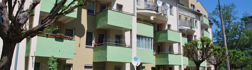 Słoneczna kawalerka z osobną kuchnią 39m2 kurdwanów.