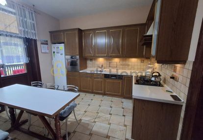 Duży dom blisko żar.