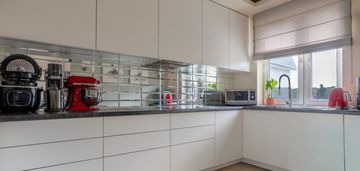 Przestronne i jasne mieszkanie z zamknietą kuchnią