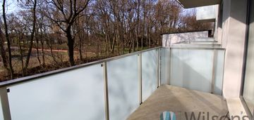 Gotowe do odbioru. widok na park.