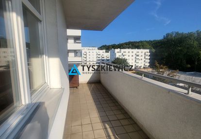 Mieszkanie na młodym osiedlu.