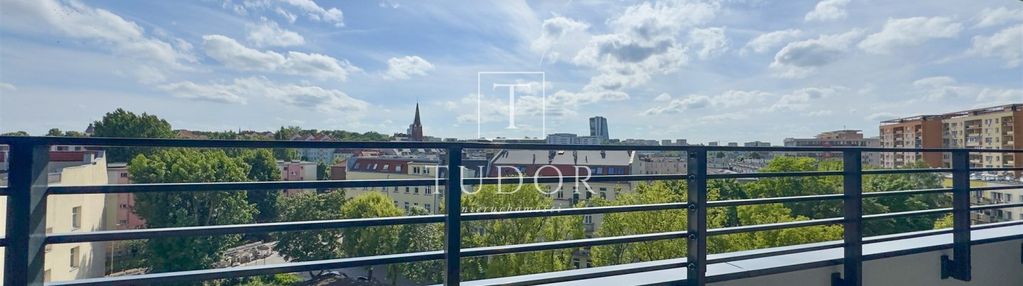 Widok na panoramę szczecina i wielkomiejski styl