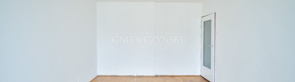 Jasne, dwustronne mieszkanie do remontu