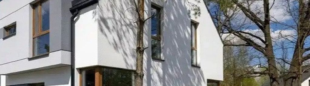 Ukryty wśród zieleni na zamkniętym osiedlu