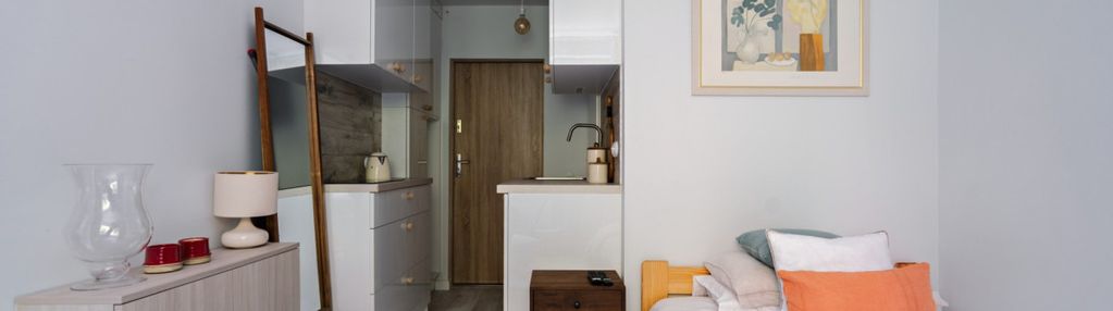 Kawalerka z widokiem na ścianę lasu | po remoncie