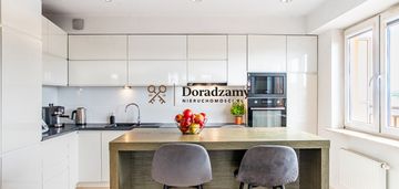 Dwupoziomowe mieszkanie z tarasem i garażem