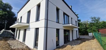 Dom składający się z 2 niezależnych apartamentów