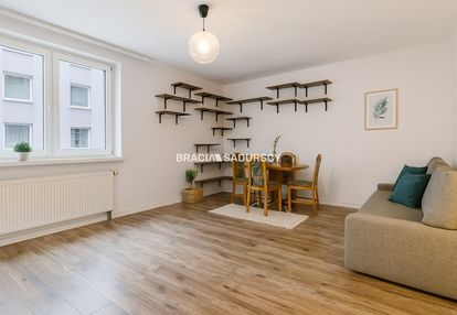 1 pok z osobną kuchnią ul.wybickiego.