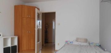 Kawalerka do wejścia. blok z roku 2000.