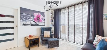 Eleganckie mieszkanie z 2 balkonami i 2 komórkami!