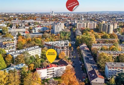 Lokal mieszkalno-usługowy w centrum.