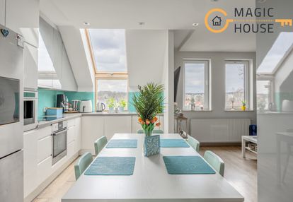 2 poziomowe mieszkanie i 4 pokoje i 2 łazienki