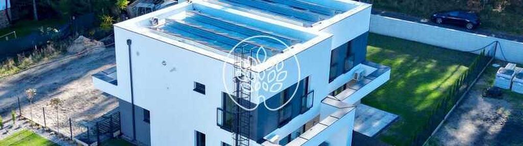 Nowoczesny bliźniak w sercu natury