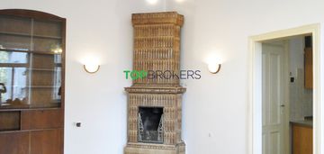 Wysokie 3 pokoje w przedwojennej kamienicy