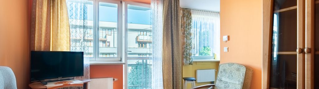 Studio z wydz. kuchnią*prądnik biały*parking
