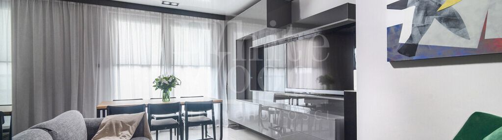 4 pokoje,  dwa tarasy, nadmorski dwór