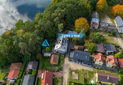 Urokliwy dom w zabudowie bliźniaczej nad jeziorem