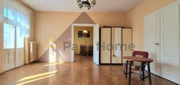 Przestronne mieszkanie z klimatem kamienicy