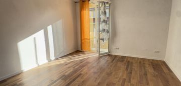 Przestronne dwu pokojowe mieszkanie z balkonem