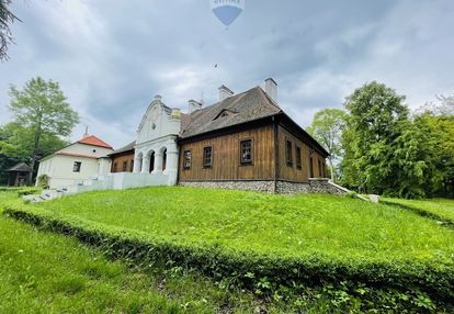 Unikatowy dwór modrzewiowy w paplinie,