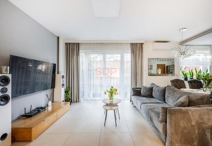 Szereg na klecinie . do wejścia. 156 m2 . ogródek