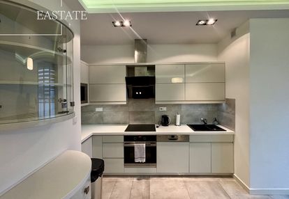 Mieszkanie z dużym tarasem przy metrze